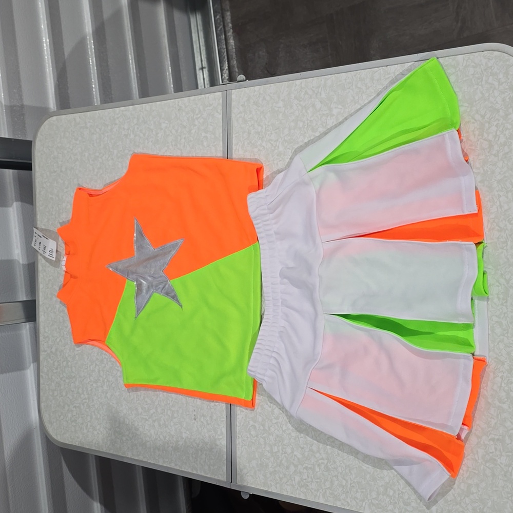 TOTAL 2550 CHEERLEADER‎ OUTFIT SIZE Large